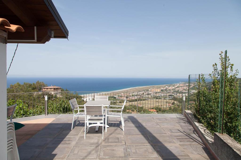 B&B Le Rose Del Tirreno Falerna Eksteriør bilde